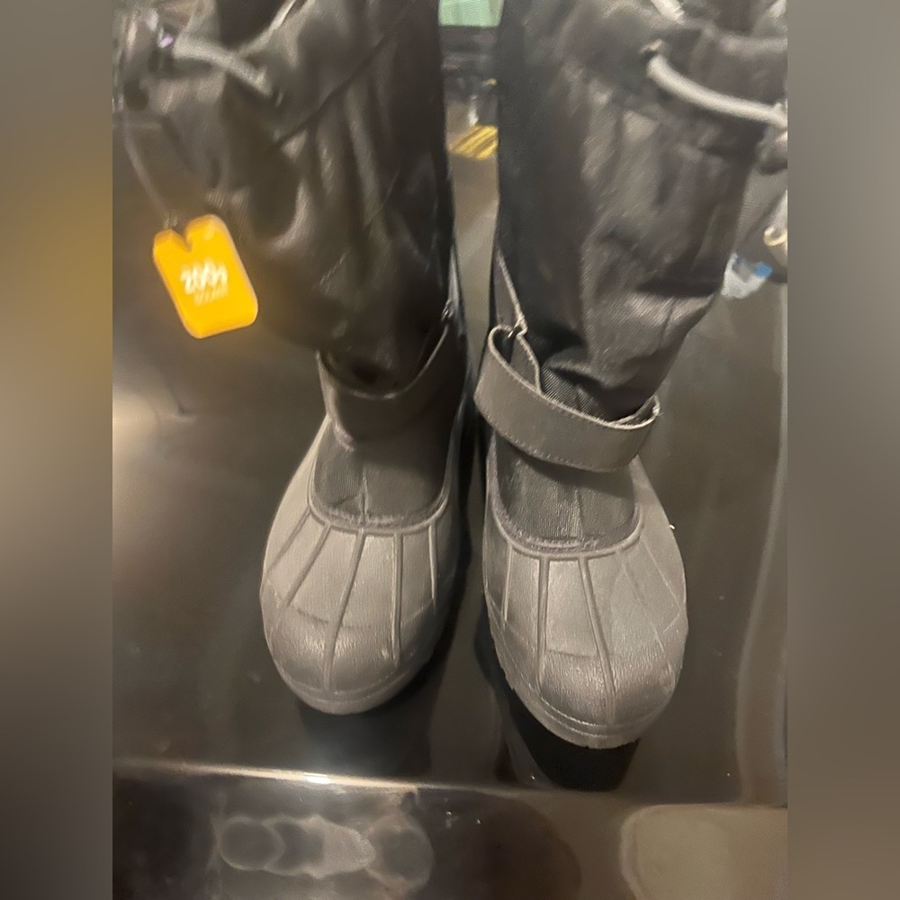 Columbia waterproof insulated black and grey boots kids size 7